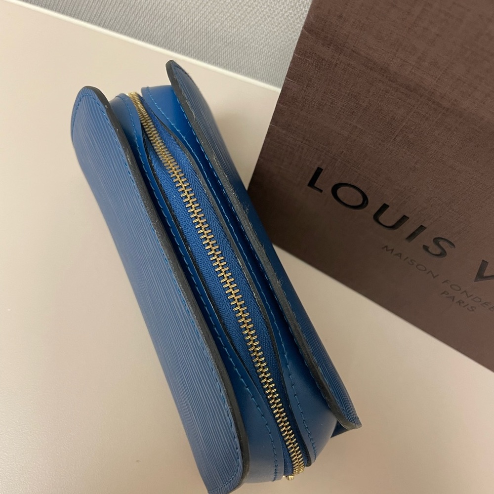 Louis Vuitton Blue Epi Leather Cosmetic Pouch - Picture 4 of 10